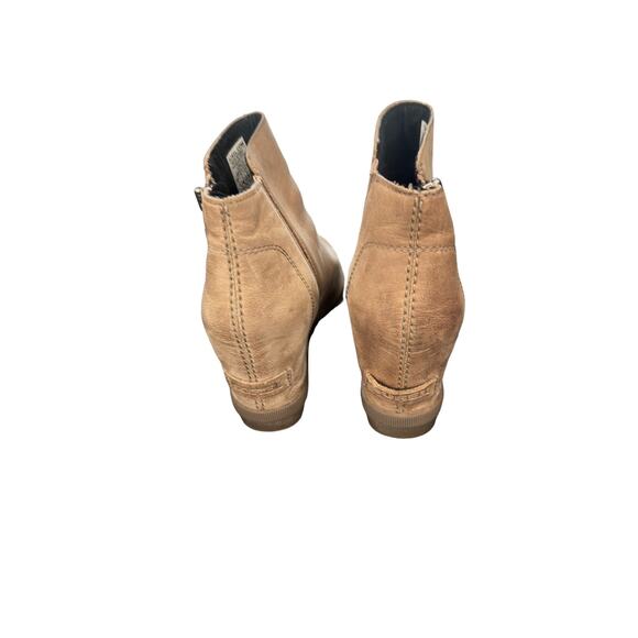 Sorel Beige Suede Leather Joan of Arctic II Side Zip Wedge Chelsea Boots Size 6 - Picture 3 of 9